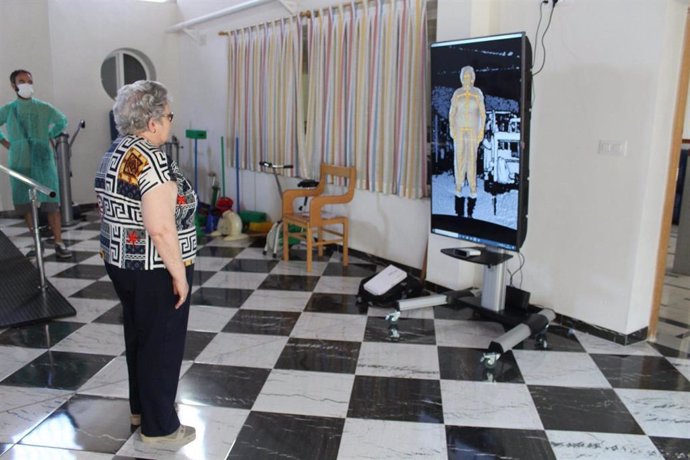 El grupo ARCO de la UCLM desarrolla tres prototipos de equipos para la rehabilitación remota de personas mayores.