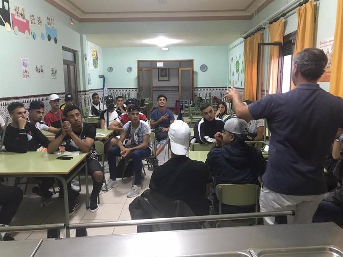 Jóvenes migrantes participantes en un programa de la Fundación Safa