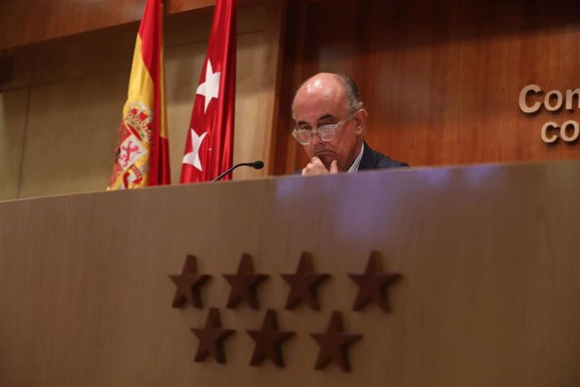 El viceconsejero de Salud Pública y Plan COVID-19 de la Comunidad de Madrid, Antonio Zapatero, durante su comparecencia para informar sobre la situación epidemiológica y asistencial por el coronavirus en la región, en la Consejería de Sanidad, Madrid (Esp