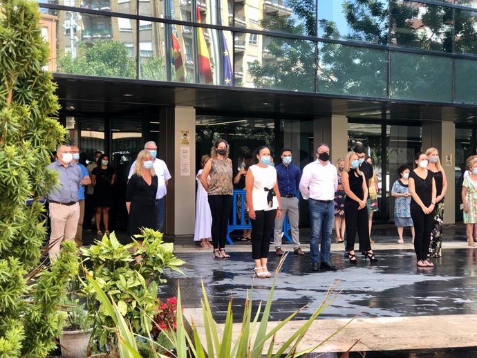 Minut de silenci per la mort del bebé