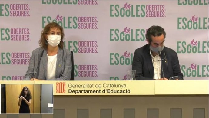 La secretaria general de Educación Núria Cuenca y el de Salud Marc Ramentol