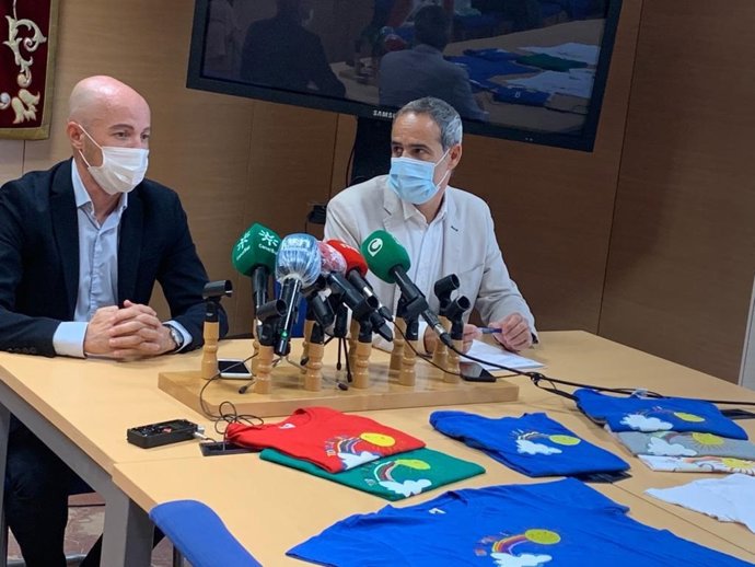 El subdelegado del Gobierno en Cádiz con el director del centro penitenciario Puerto II