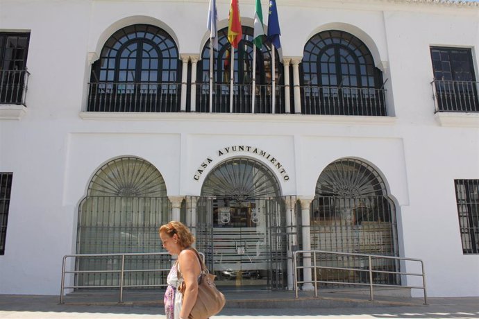 Fachada del Ayuntamiento de Sanlúcar la Mayor (Sevilla)
