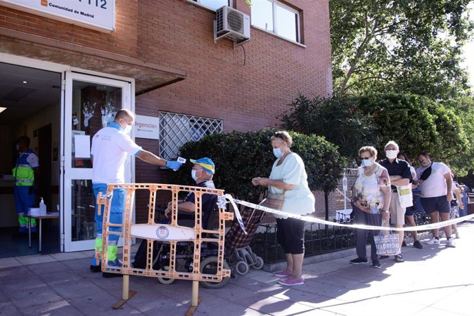 Dispositivo para la realización de pruebas PCR de coronavirus a vecinos de Alcobendas. Archivo.