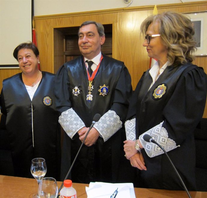 Lourdes Rodríguez Rey (dcha) en una foto de archivo durante la toma de posesión de la actual fiscal jefe de Valladolid, Soledad Martín Nájera.