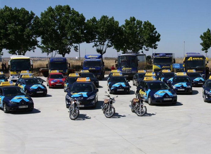 Parte de la flota de Autoescuela Abril