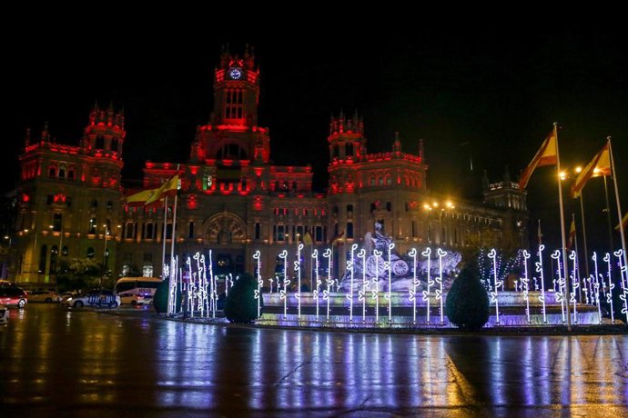 Encendido de las luces de Navidad en la fuente de Cibeles, en Madrid a 22 de noviembre de 2019.
