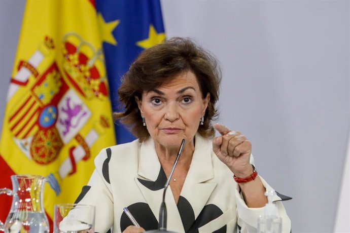 La vicepresidenta primera del Gobierno, Carmen Calvo, en rueda de prensa en el Palacio de la Moncloa.
