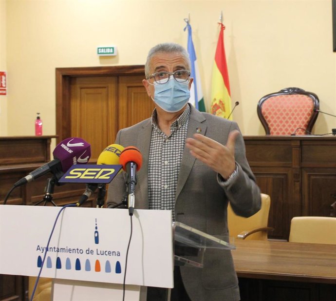 El alcalde de Lucena, Juan Pérez, en rueda de prensa.
