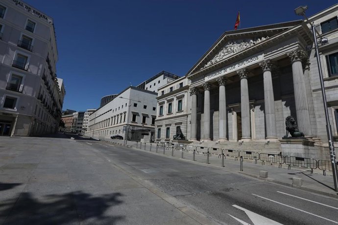 Inmediaciones del Congreso de los Diputados, en Madrid (España), a 3 de abril de 2020.