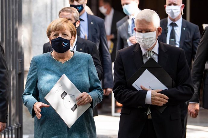 Angela Merkel con el presidente del Consejo Central de Judíos en Alemania, Josef Schuster, en Berlín