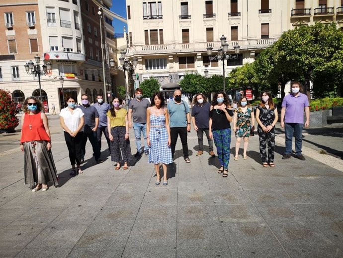 Martina Velarde, nueva líder de Podemos Andalucía, junto a su equipo en Córdoba, donde se ha constituido la nueva dirección del partido (Foto de archivo). 