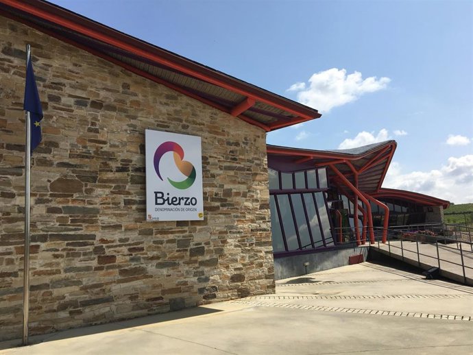 Imagen de la fachada de la DO Bierzo