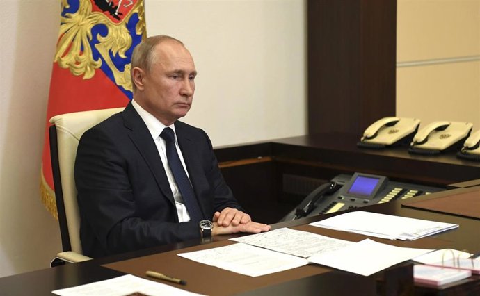 El presidente de Rusia, Vladimir Putin, en una videoconferencia desde su despacho en Moscú