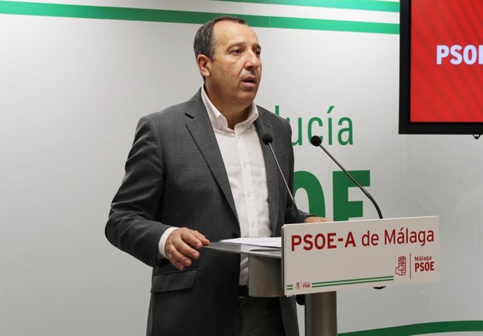 El secretario general del PSOE de Málaga, José Luis Ruiz Espejo, en rueda de prensa