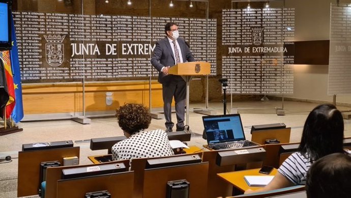 El consejero de Sanidad, José María Vergeles, en rueda de prensa