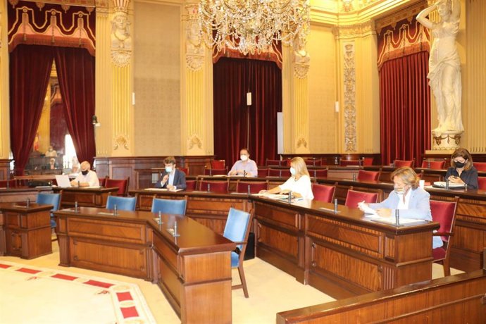 Comisión de Turismo y Trabajo del Parlament balear.