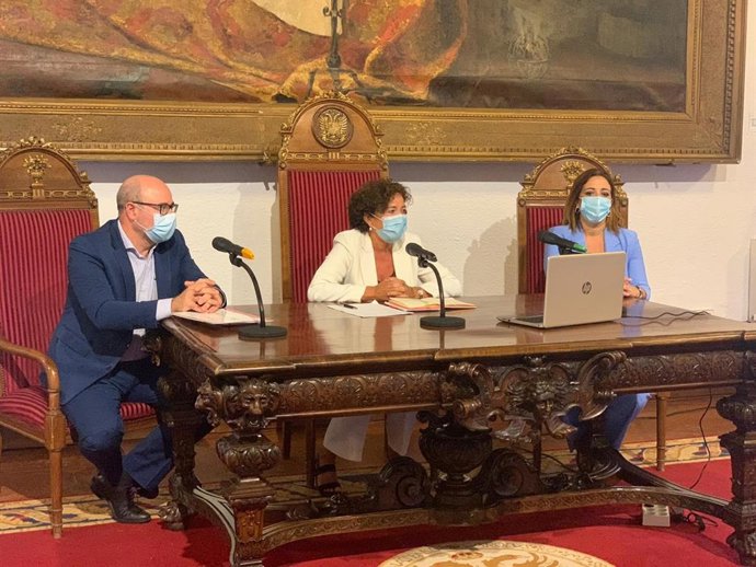 Rueda de prensa presidida por la rectora de la Universidad de Granada, Pilar Aranda, para explicar las medidas adoptadas de cara al inicio de curso.