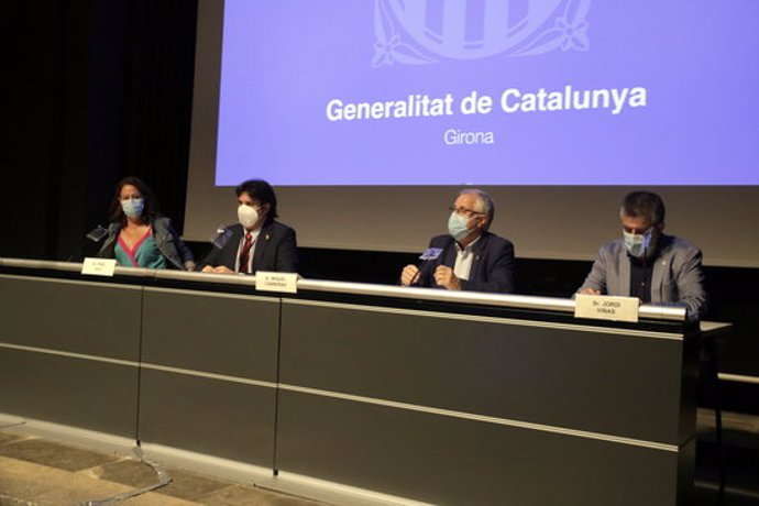 Pla general de la roda de premsa de l'alcaldessa de Girona, Marta Madrenas, i l'alcalde de Salt, Jordi Viñas, durant la roda de premsa del 15 de setembre del 2020 (horitzontal)