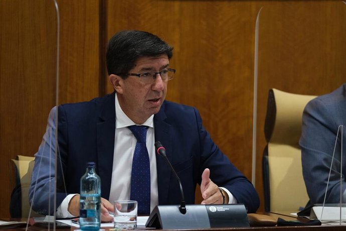 El Vicepresidente Y Consejero De Turismo, Regeneración, Justicia Y Administración Local, Juan Marín, Durante La Comisión