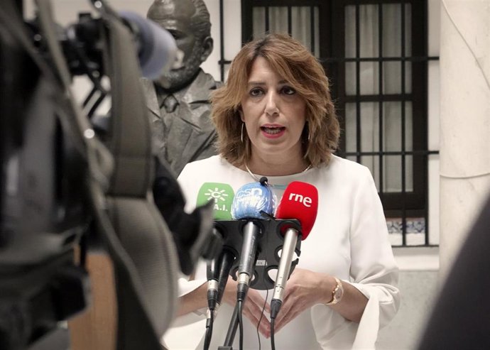 La secretaria general del PSOE-A, Susana Díaz, en una atención a los medios en Sevilla.