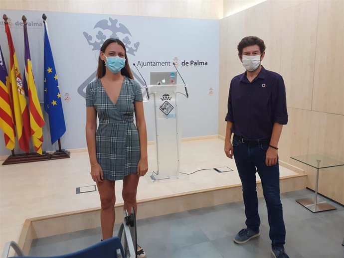 El regidor de Participación Ciudadana y Gobierno Interior, Alberto Jarabo, y la directora general de Participación Ciudadana, Cludia Costa,