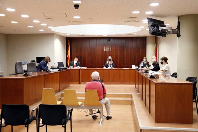 L'home acusat d'agredir sexualment la neta a Mollerussa i Lleida, durant el judici a l'Audincia de Lleida. Imatge del 16 de setembre de 2020. (Horitzontal)