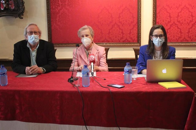 De izda a dcha, Jesús Bárez, Elena Diego y Sonia Gonzalo presentan el 'Ciclo de piano Gerardo Diego'.