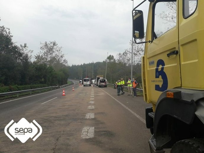 Vuelco de un camión en la A-8