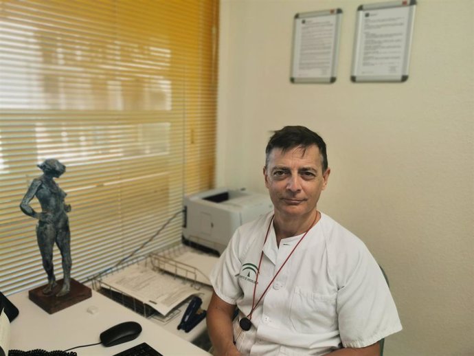 El director del área de Ginecología y Obstetricia del Hospital Costa del Sol recibe el premio a la mejor tesis doctoral de la Sociedad Española de Senología y Patología Mamaria