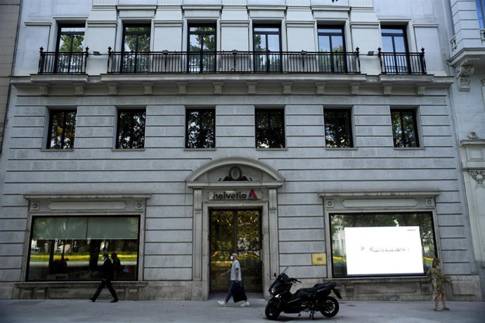 Fachada de la sede del grupo de seguros suizo Helvetia, en Madrid (España), a 25 de junio de 2020.