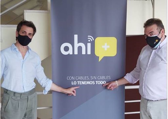 De izquierda a derecha, Fernando Araujo, socio fundador y director general de DRK, y José Carlos Oya, presidente del Grupo Ahí+.