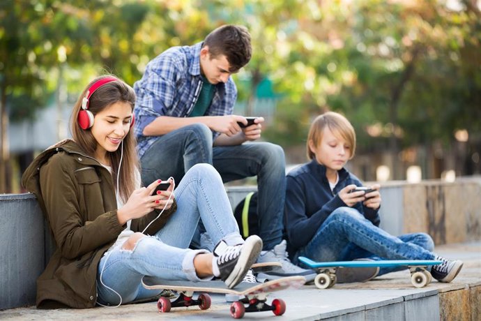 La Fundació La Caixa y el CAC lanzan un programa educativo para potenciar la competencia mediática