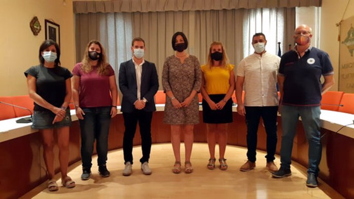 L'equip de Govern de l'Ajuntament de Vilanova del Camí després de la roda de premsa. Imatge del 16 de setembre del 2020. (Horitzontal)