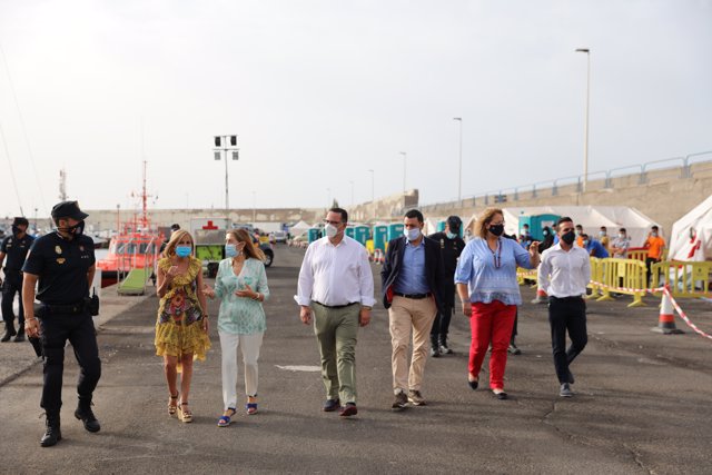 Ana Pastor visita el Muelle de Arguineguín