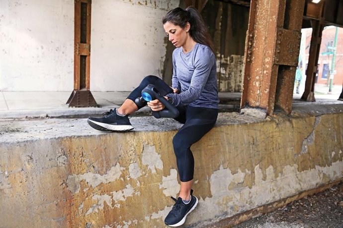 La terapia percusiva de Therabody es el nuevo masaje del siglo XXI