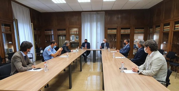 Reunión de Cecot y el conseller Miquel Smper