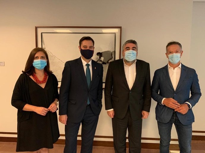 Esther Peña, diputada nacional del PSOE; Daniel de la Rosa, alcalde de Burgos; José Manuel Rodríguez Uribes, ministro de Cultura; y Ander Gil, portavoz del PSOE en el Senado