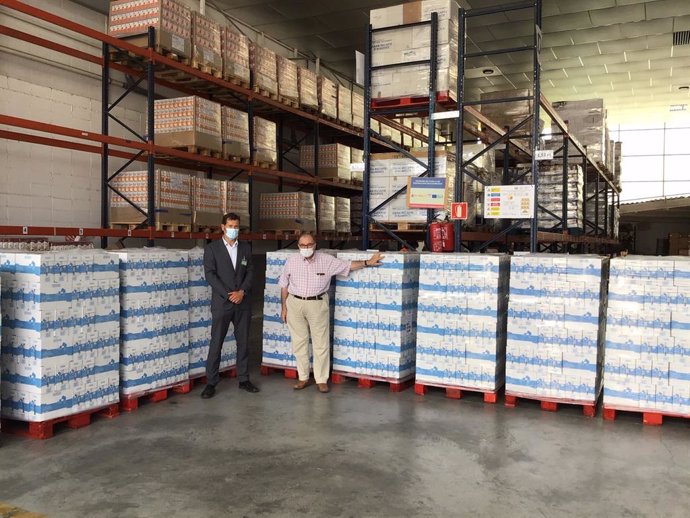 Agro.- Mercadona entrega al Banc dels Aliments de Girona 13.500 litros de leche