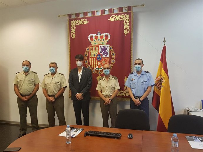 El comisionado del Gobierno de Aragón para la Agenda 2030, Fermín Serrano, y el delegado del Ministerio de Defensa en Aragón, el coronel Conrado Cebollero, han abordado la divulgación de los ODS