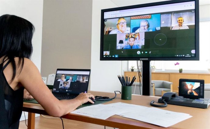 Nekane Balluerka, durante la reunión virtual con otros rectores de Universidades del Grupo G9