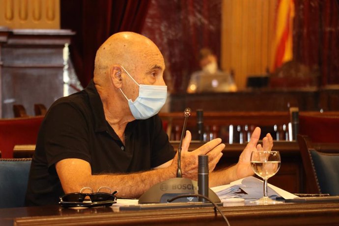 El jefe de Inspección Educativa, Antoni Arbós, en la comparecencia en el Parlament.