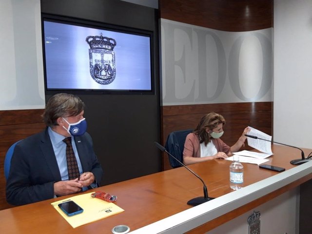 Los concejales de Seguridad Ciudadana y Educación de Oviedo, José Ramón Prado y Yolanda Vidal