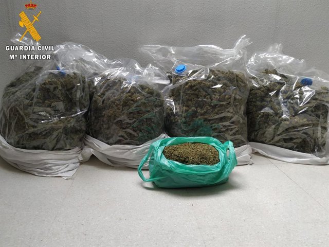 La Guardia Civil ha procedido a la detención de una persona por un delito contra la salud pública