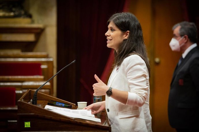 La diputada de ERC, Marta Vilalta, interviene durante una sesión plenaria, en el Parlamento catalán, en la que se debate la gestión de la crisis sanitaria del COVID-19 en Barcelona, Catalunya (España), a 1 de julio de 2020.