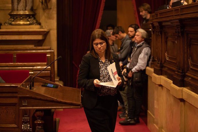 La diputada JxCat al Parlament, Gemma Geis, en una sessió del ple a la cambra catalana.