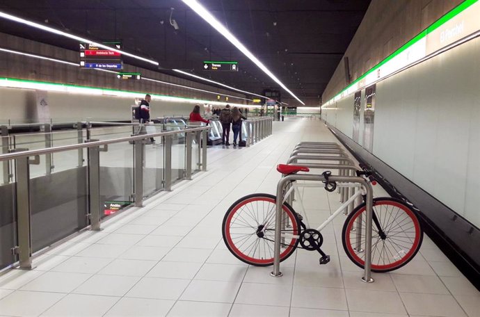 Bicicleta en el metro de Málaga