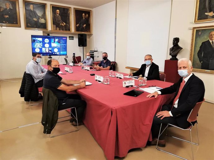 La Junta Directiva de la Asociación de Municipios del Camino de Santiago se ha reunido vía online, con la presencia en Logroño de los alcaldes de la ciudad, de Pamplona, de Belorado (Burgos) y de Frómista (Palencia).