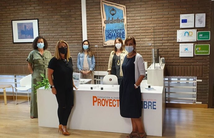 Visita de la directora general de la Mujer, Ruth Pindado, a instalaciones de Fundación Aldaba.