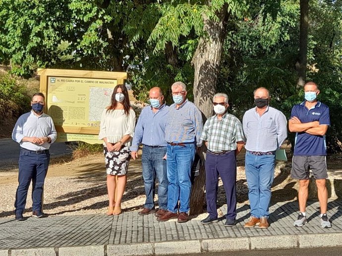 Joyera (2 izda.) en la inauguración de la nueva ruta en Santaella.